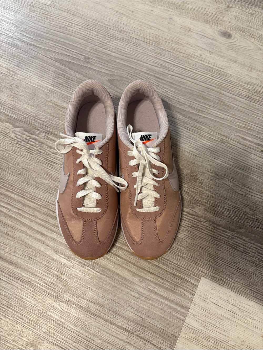 Nike Womens Retro Runner Sneakers in Blush/Tan